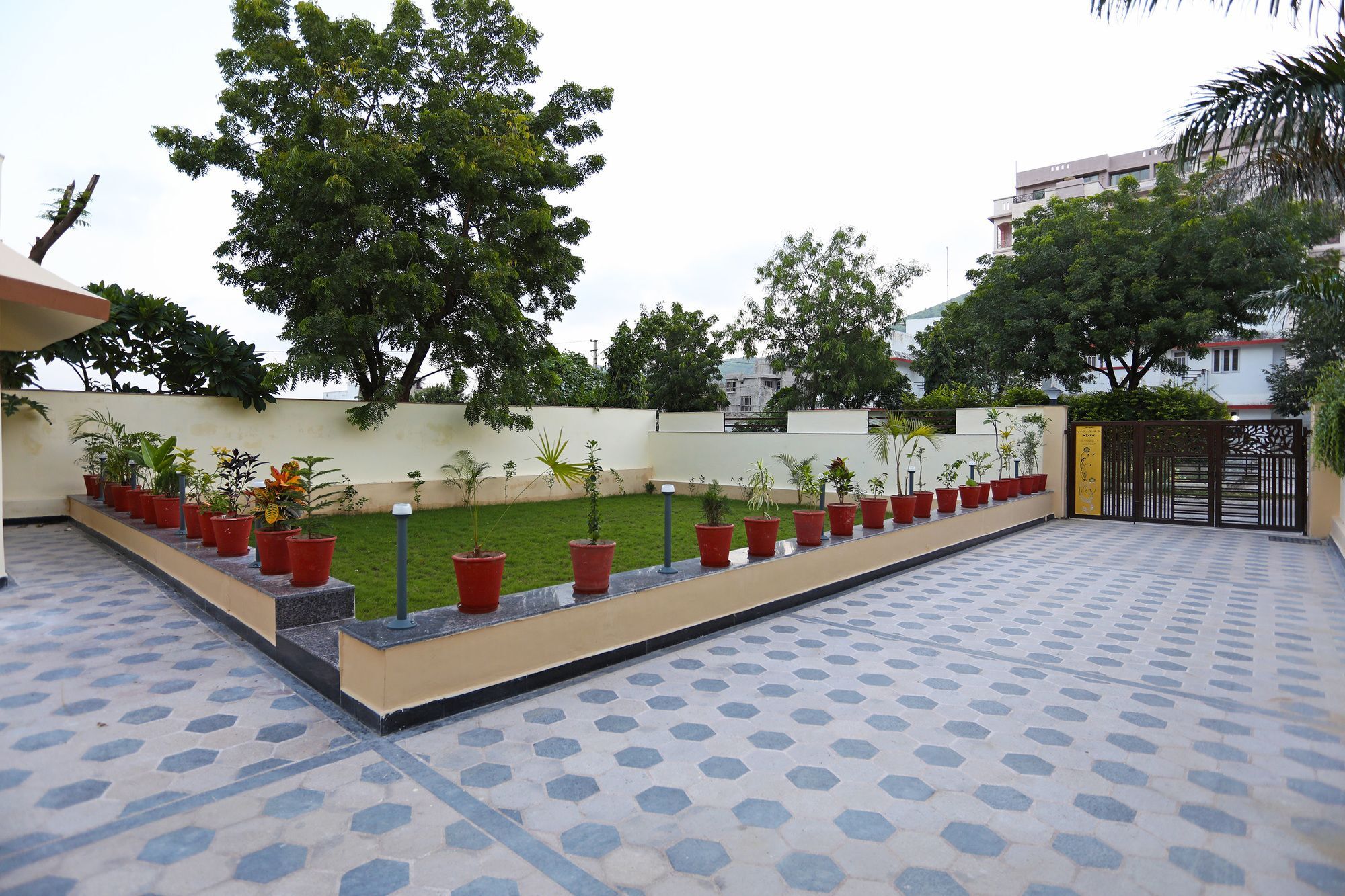 Oyo 9428 Hill View Room Goverdhan Vilas Udaipur Ngoại thất bức ảnh