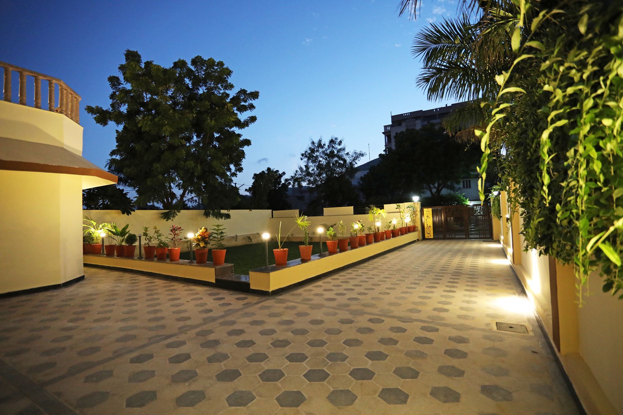 Oyo 9428 Hill View Room Goverdhan Vilas Udaipur Ngoại thất bức ảnh